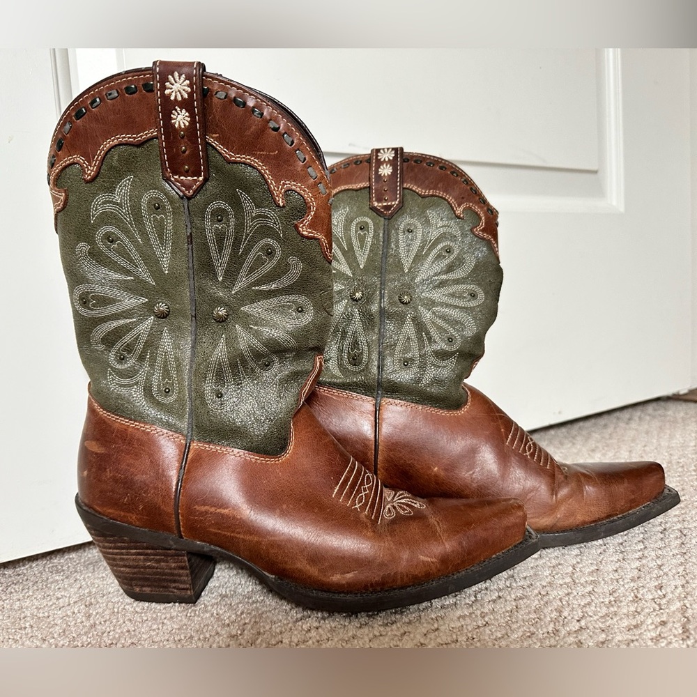 Ariat Women’s Daisy Green and Brown Boot EUC Size 7.5